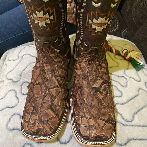 Fish scale piracucu boots brand new size 8 main image 0